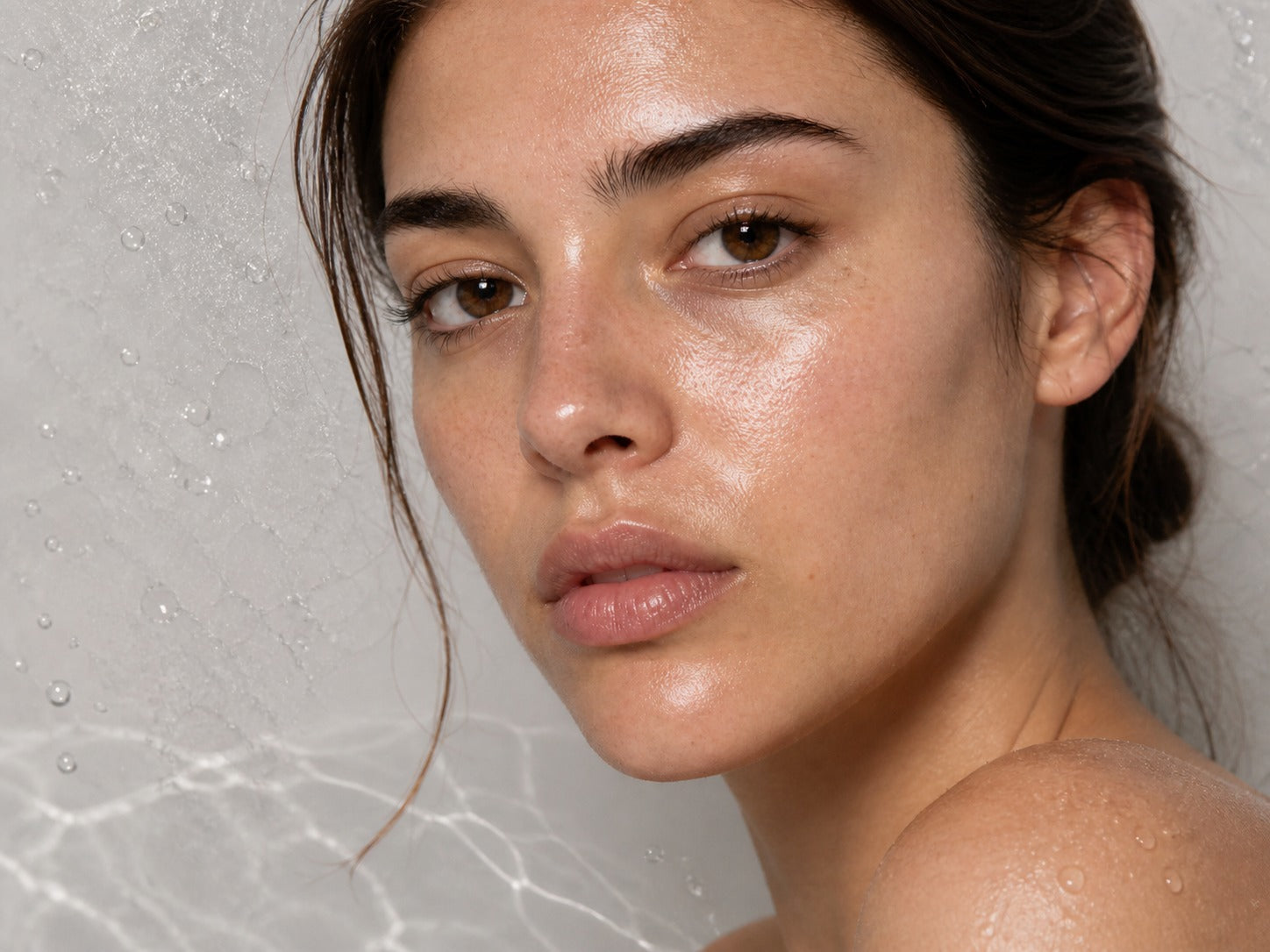 Is Your Skin Oily, or Just Thirsty? Why UK Hard Water is Making Your Skin Dehydrated.