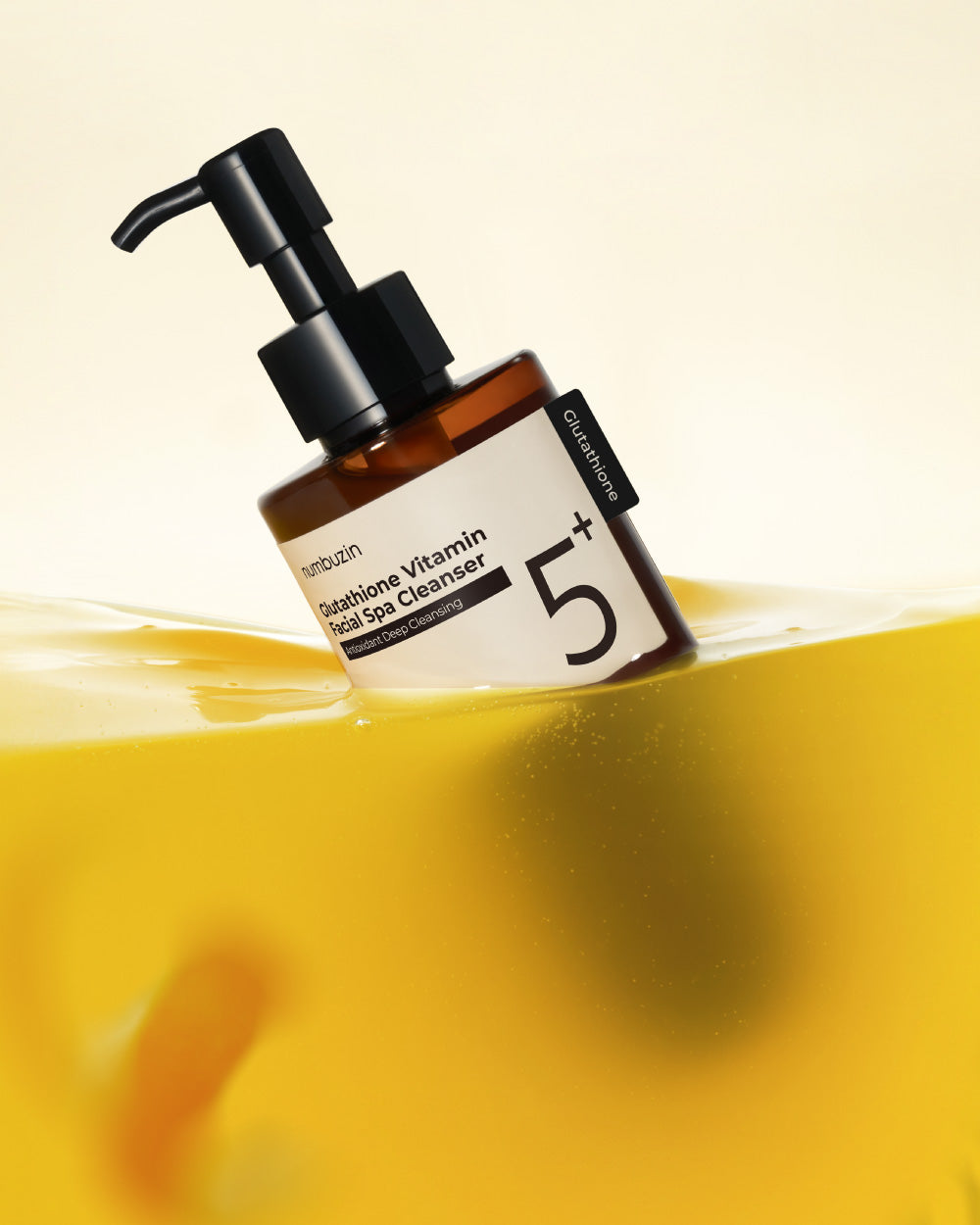 Numbuzin No.5 Glutathione C Facial Spa Cleansing Oil bottle with pump dispenser, skincare product for deep cleansing and brightening.
